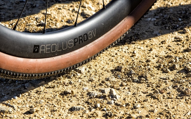 Bontrager Aeolus Pro 3V TLR Disc Road Wheel - Trek Bikes